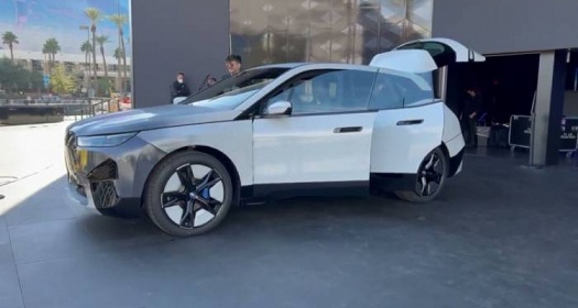 Dünyada ilk dəfə: BMW rəngini dəyişə bilən avtomobil təqdim etdi-VİDEO