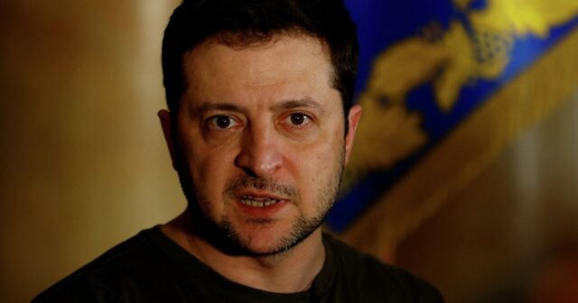 Zelenski: “Ukrayna ordusu əsas istiqamətlərdə hücumun qarşısını alır”