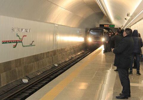 Bakı metrosunda NASAZLIQ: Sərnişinləri qatardan düşürdülər