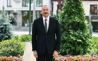Prezident  Daşkənddə Müstəqillik abidəsini ziyarət edib