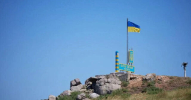 İlan adasında Ukrayna bayrağı qaldırılıb