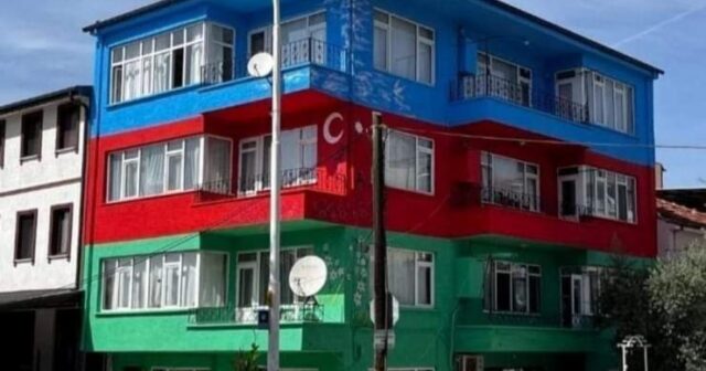 Bursa sakini evini Azərbaycan bayrağının rənglərinə boyadı – FOTO
