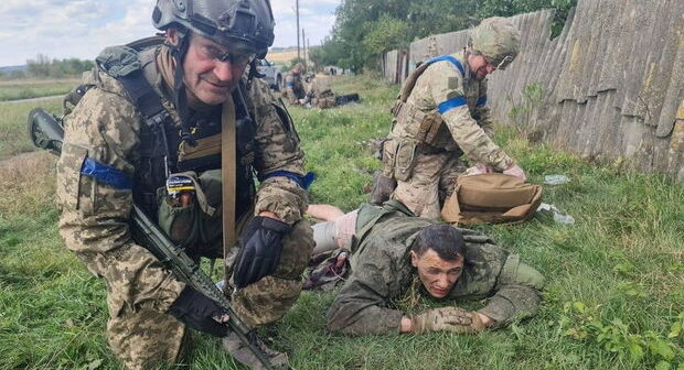 Rusiya ordusunun polkovnik-leytenantı Ukrayna hərbçilərinə əsir düşüb – FOTO